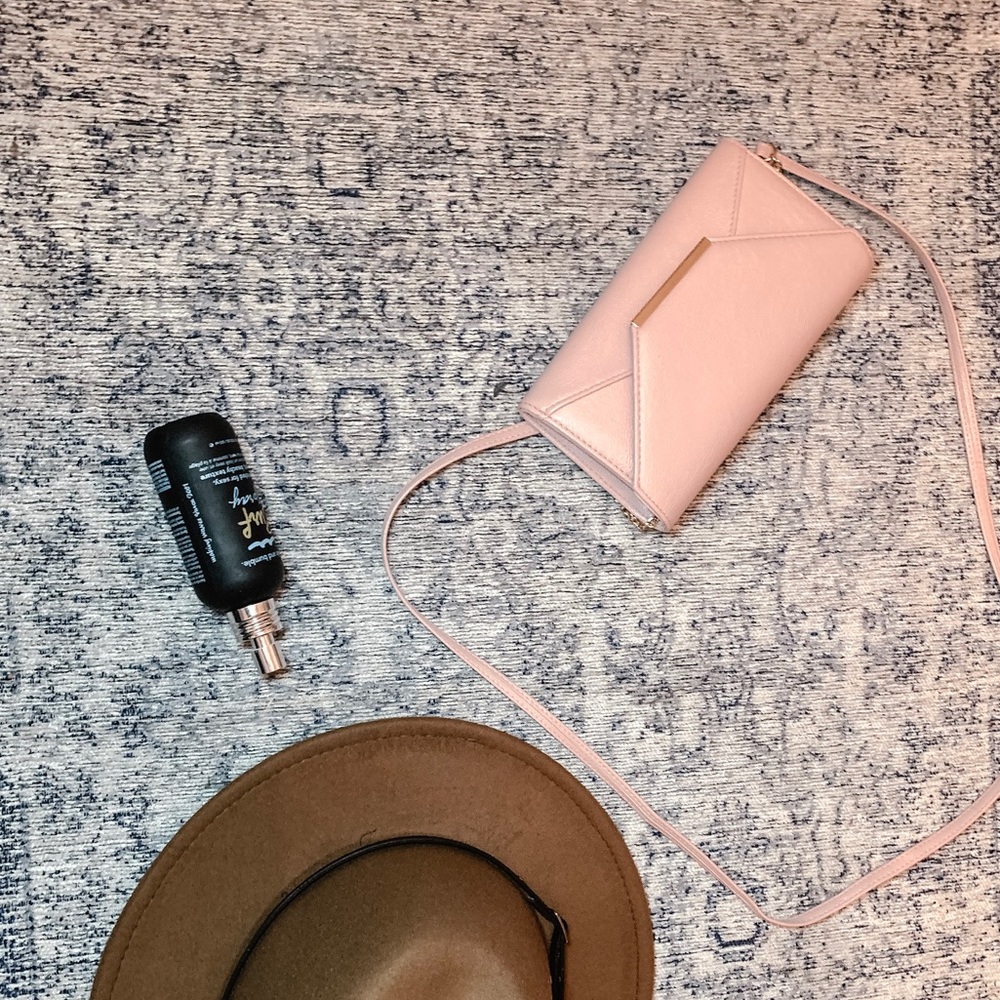 🌷Pink envelope crossbody purse🌷